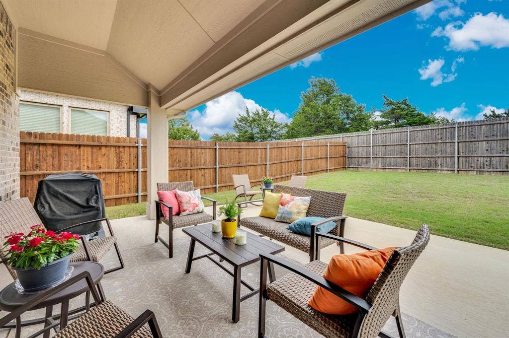 922 Cardinal Drive, Midlothian, TX 76065 Oversized covered patio