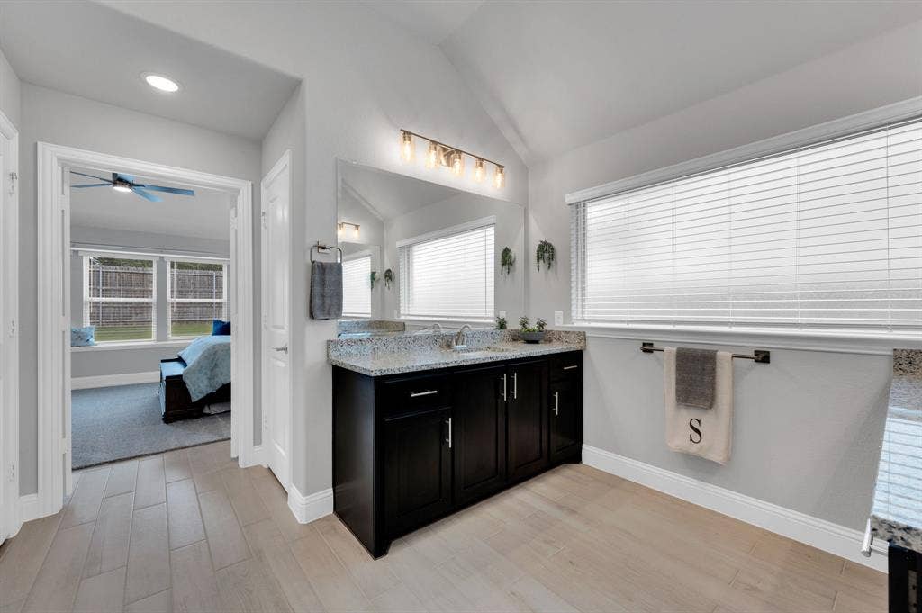 922 Cardinal Drive, Midlothian, TX 76065 Tons of cabinet space