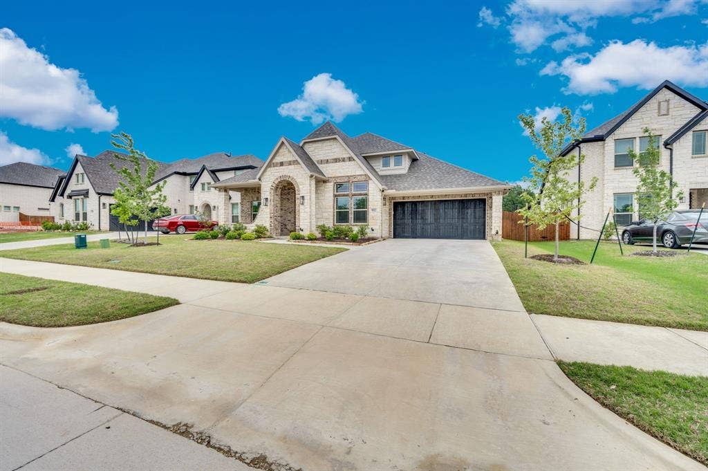922 Cardinal Drive, Midlothian, TX 76065 Front entry garage