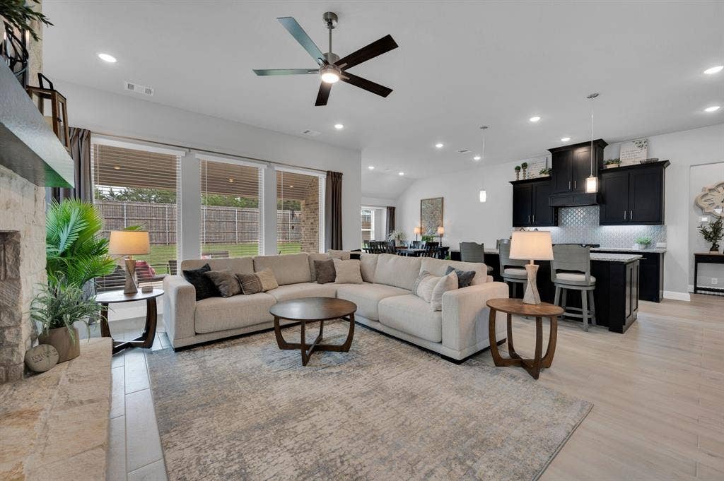 922 Cardinal Drive, Midlothian, TX 76065 Beautiful wood like tile