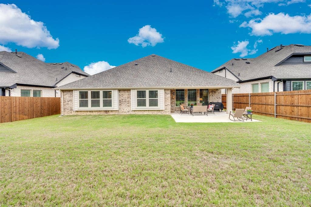 922 Cardinal Drive, Midlothian, TX 76065 Fully fenced in backyard