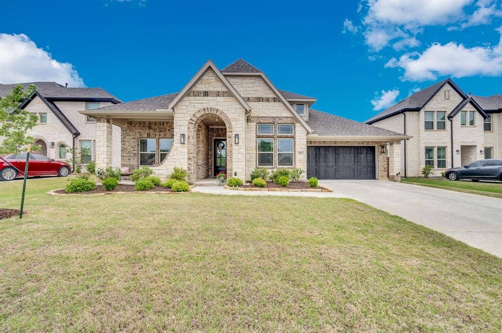 922 Cardinal Drive, Midlothian, TX 76065 Great curb appeal