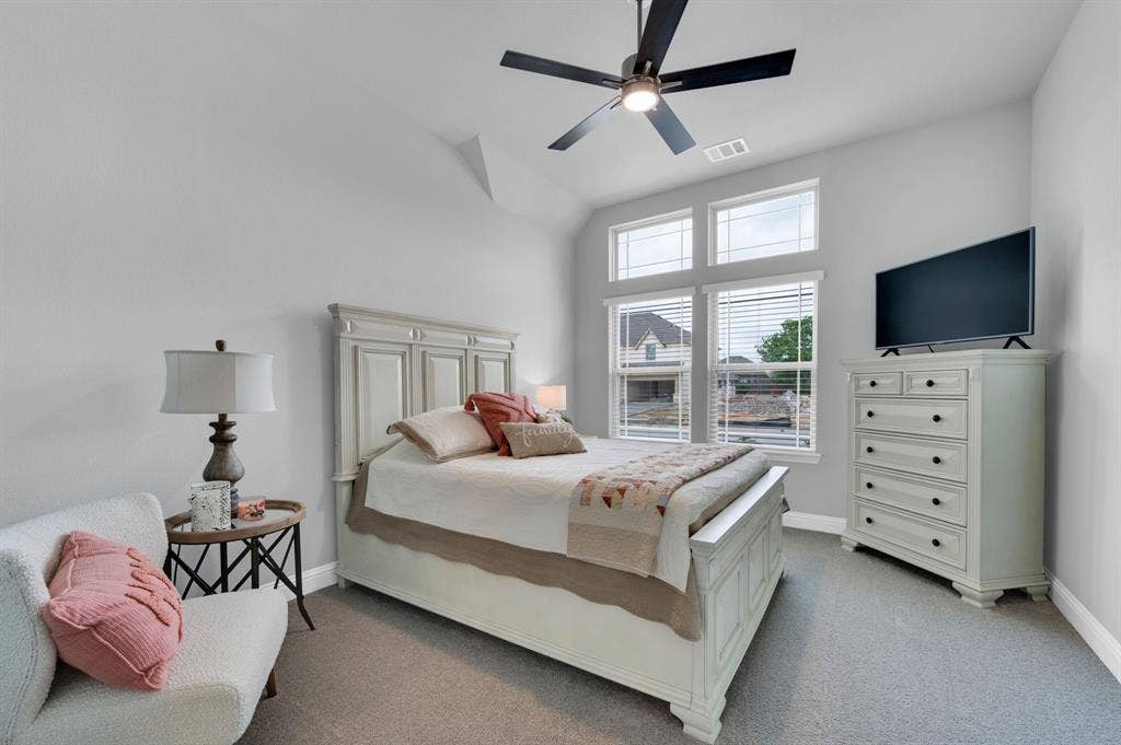 922 Cardinal Drive, Midlothian, TX 76065 Secondary bedroom with ensuite full bath