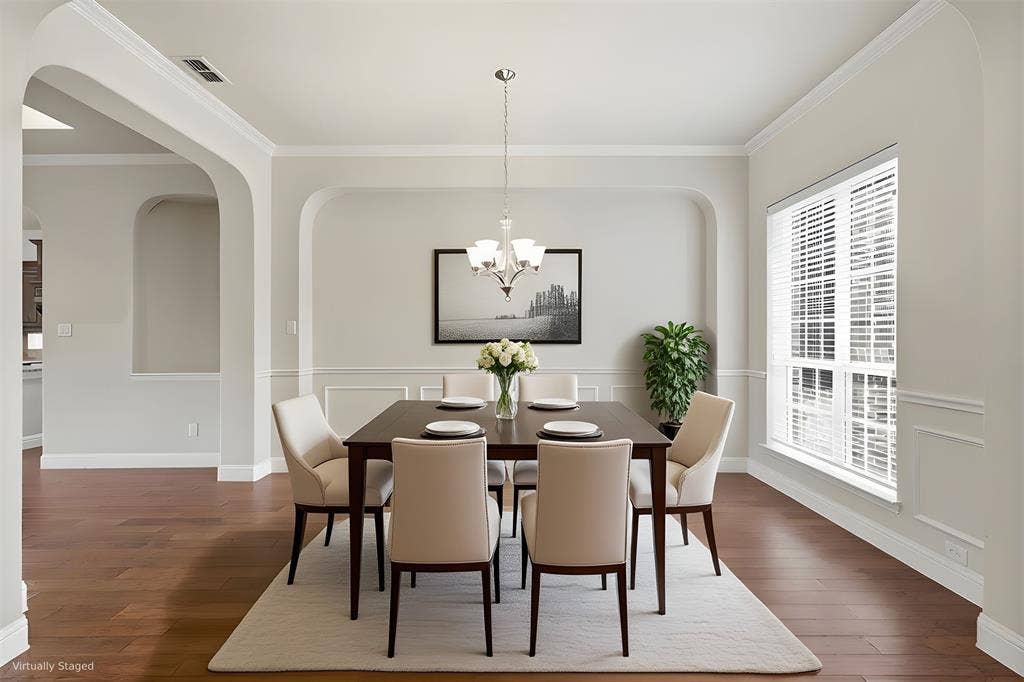 Beautiful Arches for Elegant Dining Room
