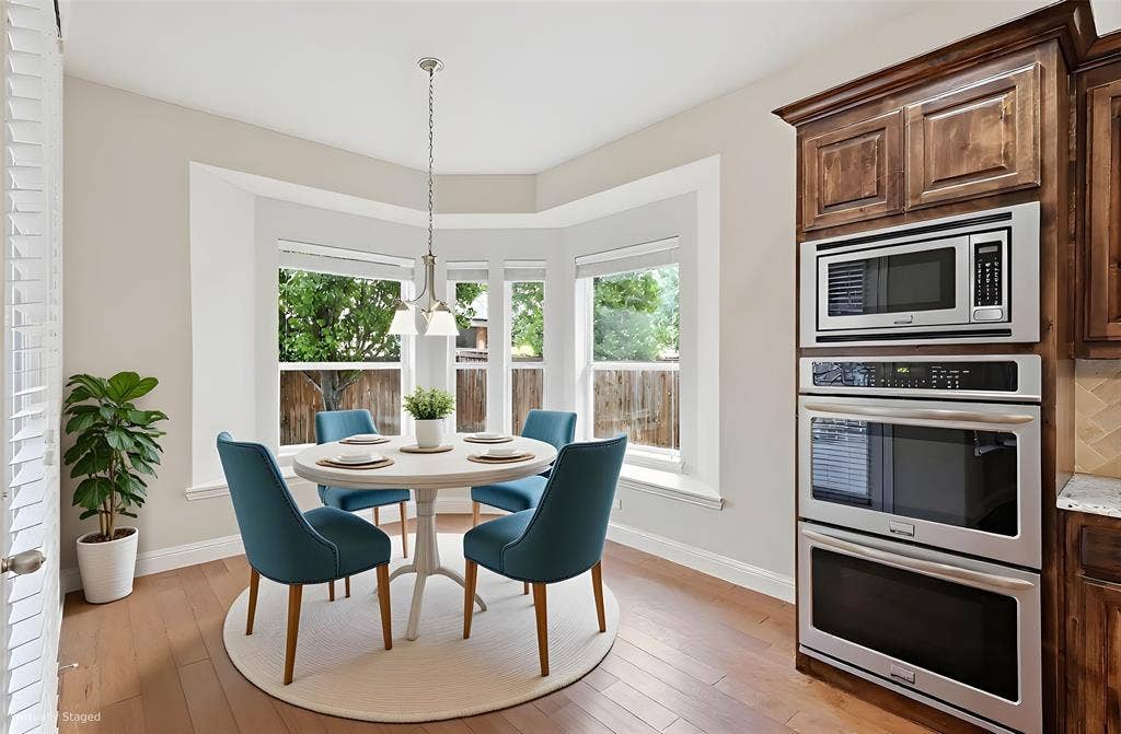 Breakfast Room has Bay Window and window Seat