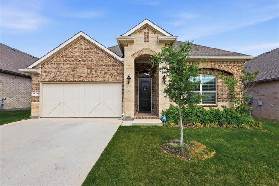 Property photo for 3021 Lionsgate Drive, Argyle, TX
