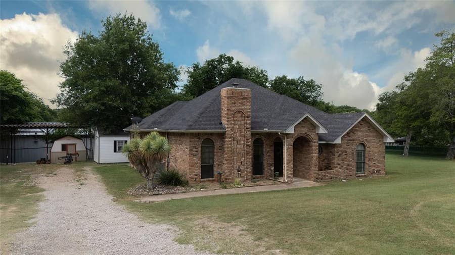 Property photo for 130 Bells Chapel Road, Waxahachie, TX
