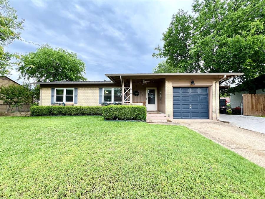 Property photo for 310 W 15th Street, Irving, TX