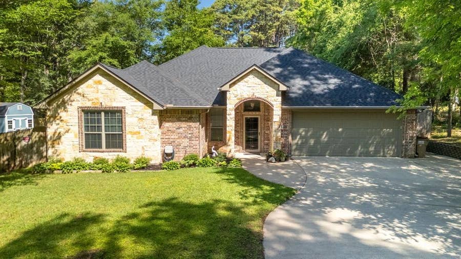 Property photo for 18488 Bluebird Circle, Flint, TX