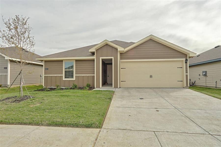 Property photo for 6517 Waterfall Lane, Princeton, TX
