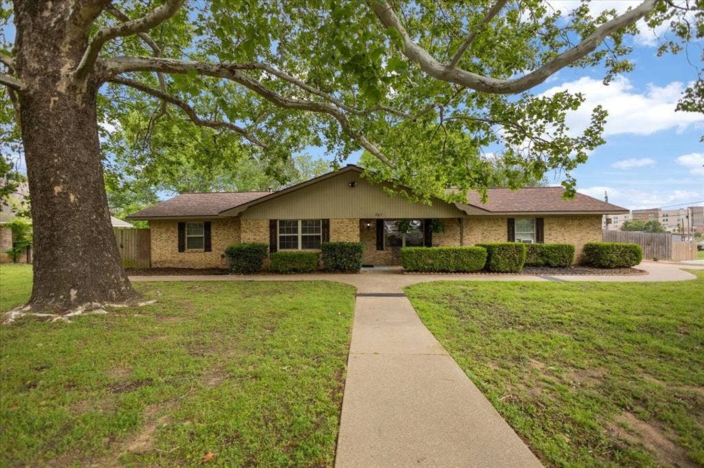 701 Georgia Street, Lindale, TX 75771 701 Georgia Street, Lindale, TX 75771