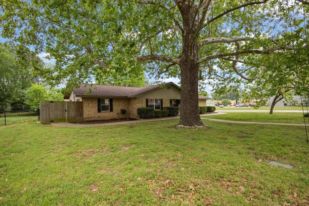 701 Georgia Street, Lindale, TX 75771 701 Georgia Street, Lindale, TX 75771