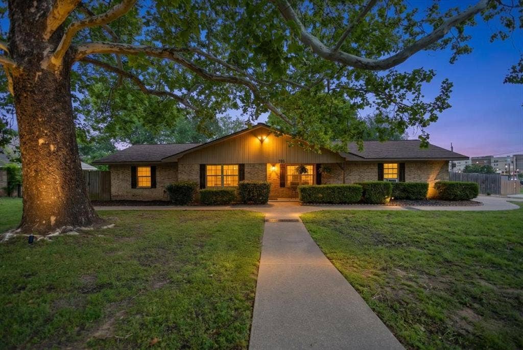 701 Georgia Street, Lindale, TX 75771 701 Georgia Street, Lindale, TX 75771