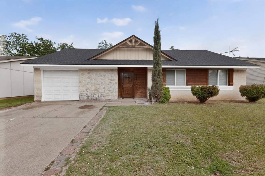 Property photo for 2421 Harbor Trail, Irving, TX