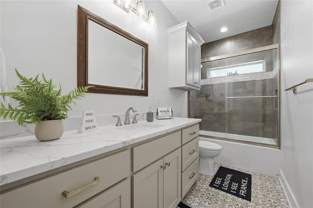 7600 County Road 1500, Athens, TX 75751 Hall Bathroom
