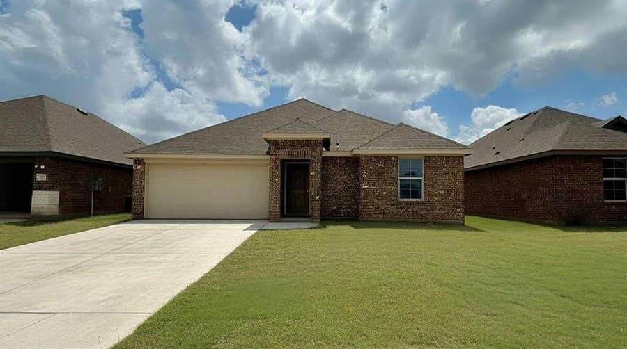 Property photo for 3311 Melissa Lane, Ennis, TX