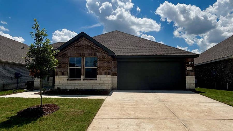 Property photo for 3313 Melissa Lane, Ennis, TX