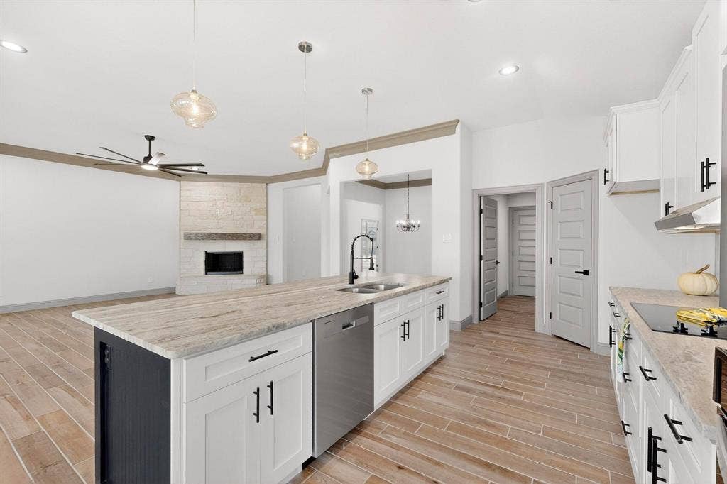 906 Maxine Drive, Athens, TX 75751 906 Maxine Drive, Athens, TX 75751