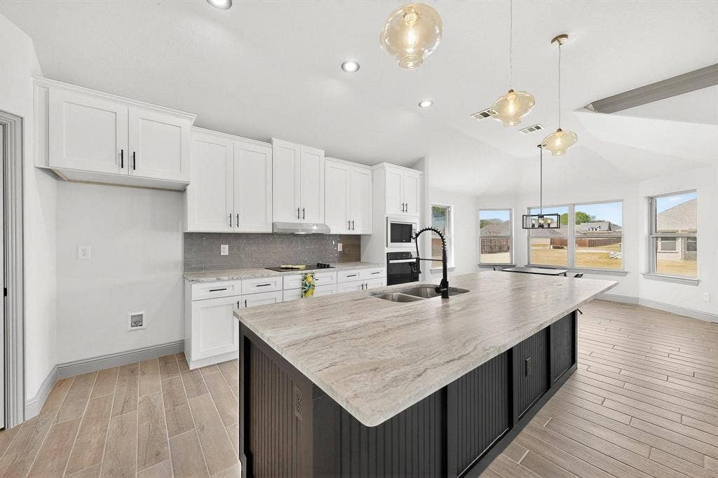 906 Maxine Drive, Athens, TX 75751 906 Maxine Drive, Athens, TX 75751