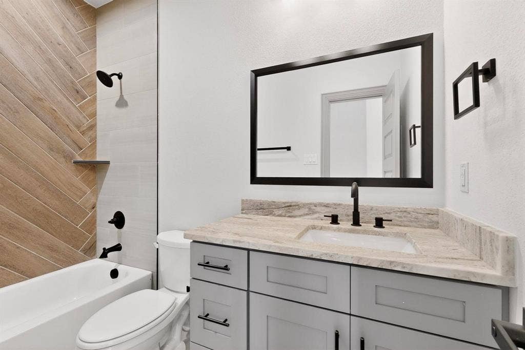 906 Maxine Drive, Athens, TX 75751 906 Maxine Drive, Athens, TX 75751