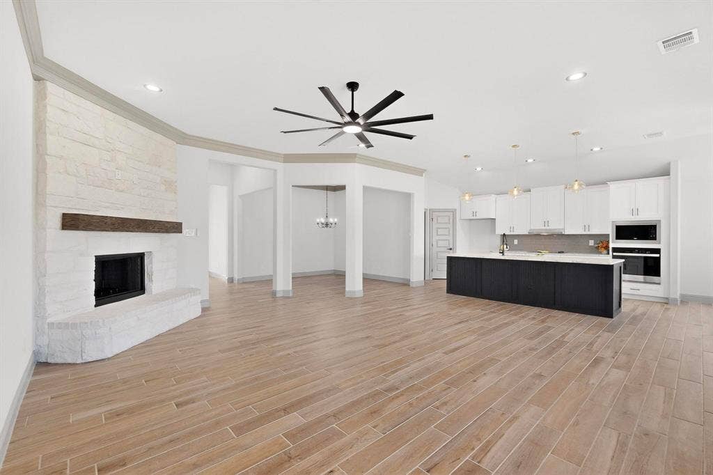 906 Maxine Drive, Athens, TX 75751 906 Maxine Drive, Athens, TX 75751