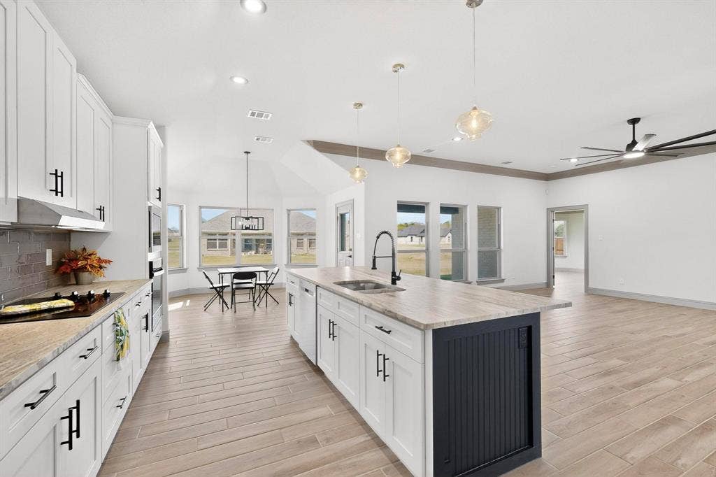 906 Maxine Drive, Athens, TX 75751 906 Maxine Drive, Athens, TX 75751