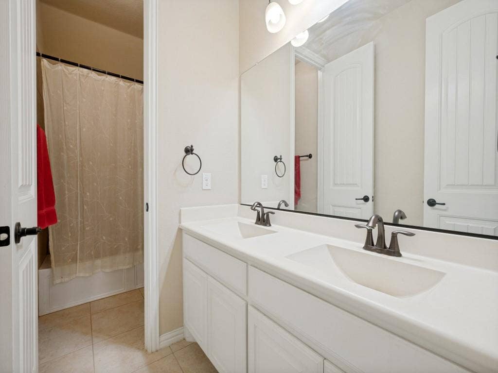 9948 Atlantic Lane, Frisco, TX 75035 Bath 2