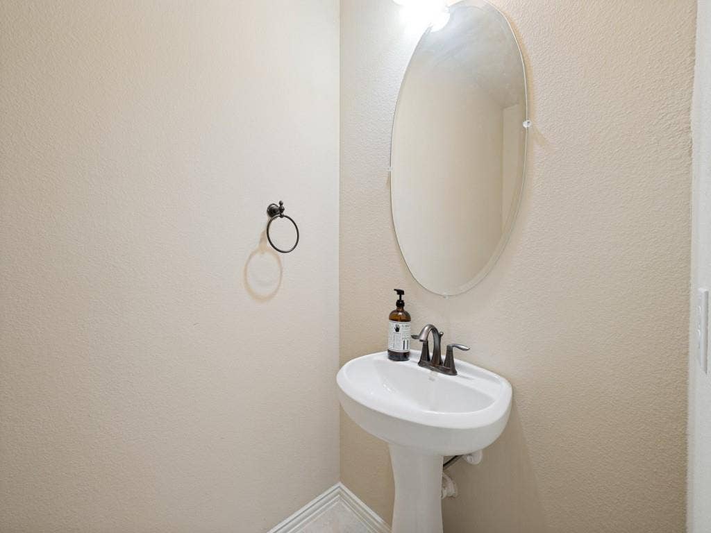 9948 Atlantic Lane, Frisco, TX 75035 Half Bath