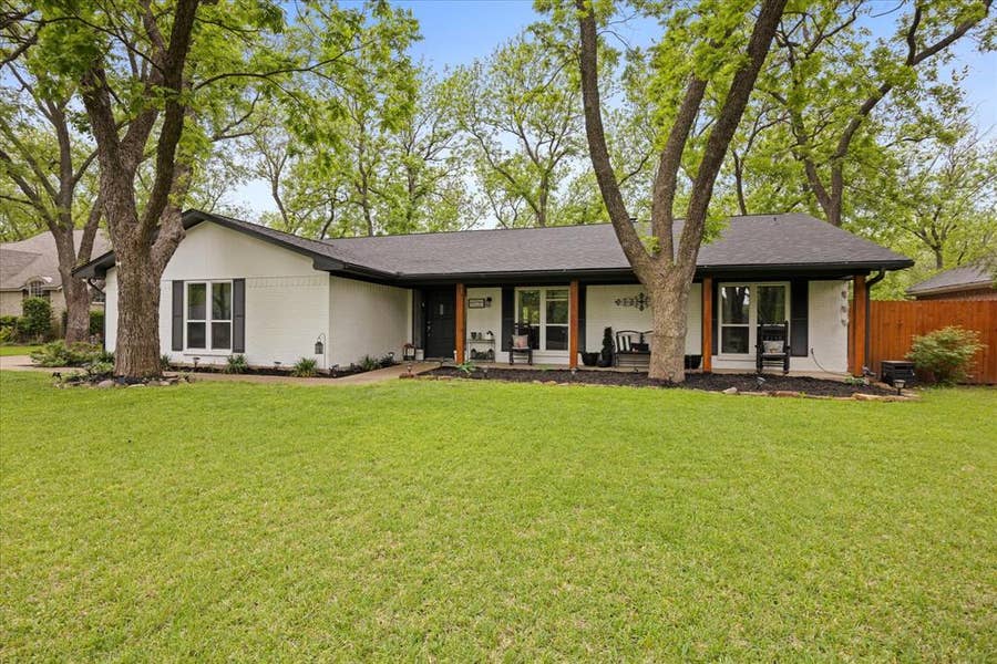Property photo for 8513 Ravenswood Road, Granbury, TX