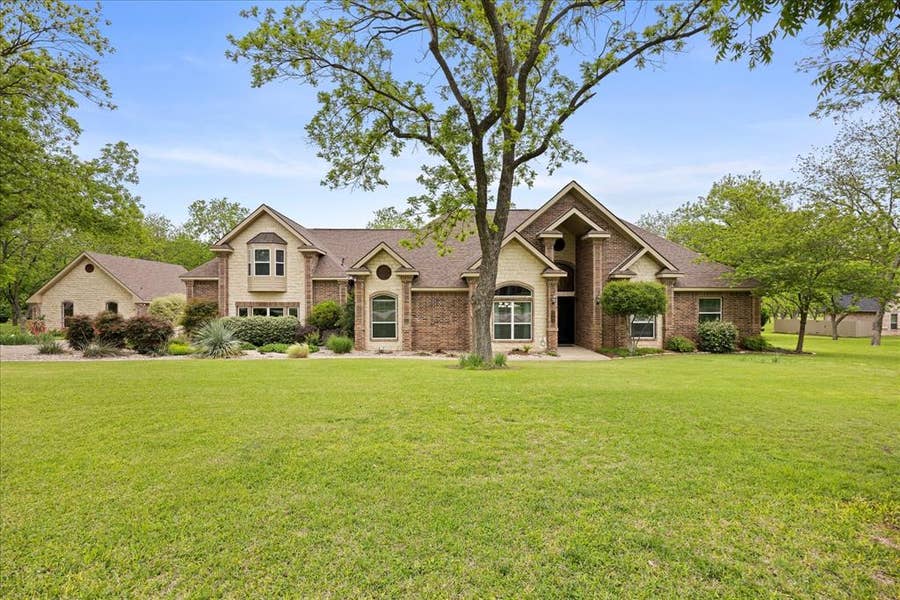 Property photo for 7404 Fox Fire Court, Granbury, TX