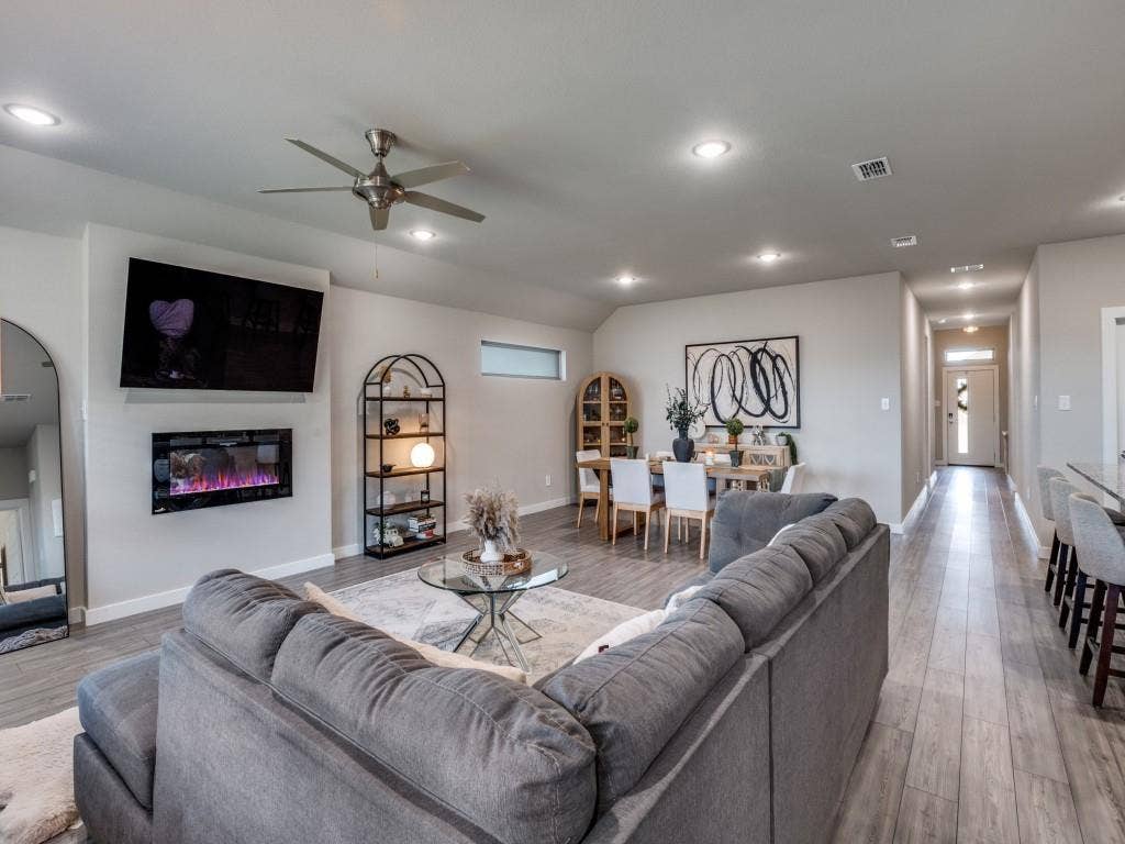 626 Congressional Avenue, Red Oak, TX 75154 Open-concept living area featuring wood-finish flooring throughout, recessed lighting, and a modern ceiling fan