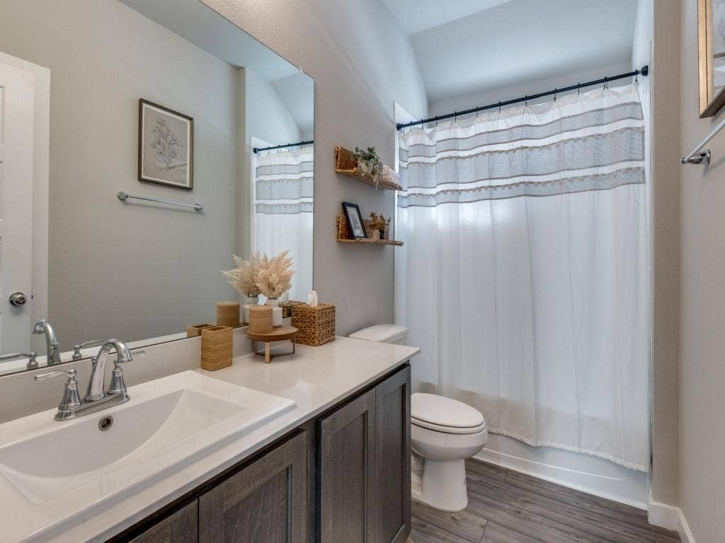 626 Congressional Avenue, Red Oak, TX 75154 Bathroom featuring a single vanity with a white countertop, undermount sink, and chrome faucet
