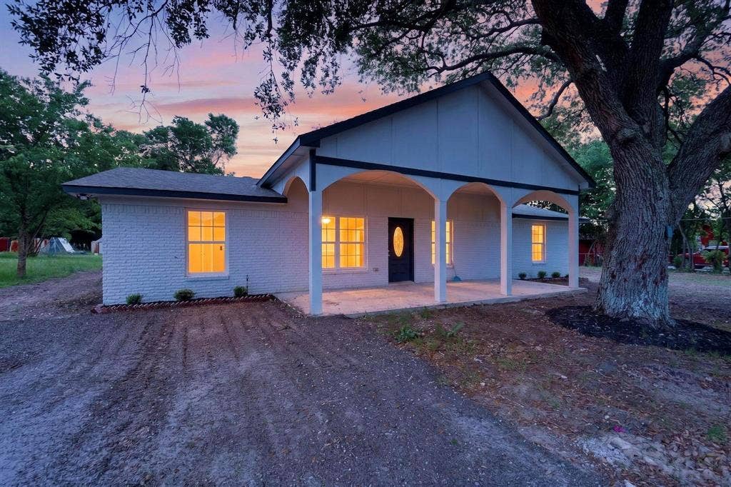 6060 County Road 166, Kaufman, TX 75142 Completely Remodeled 5 bedrooms 3 full baths