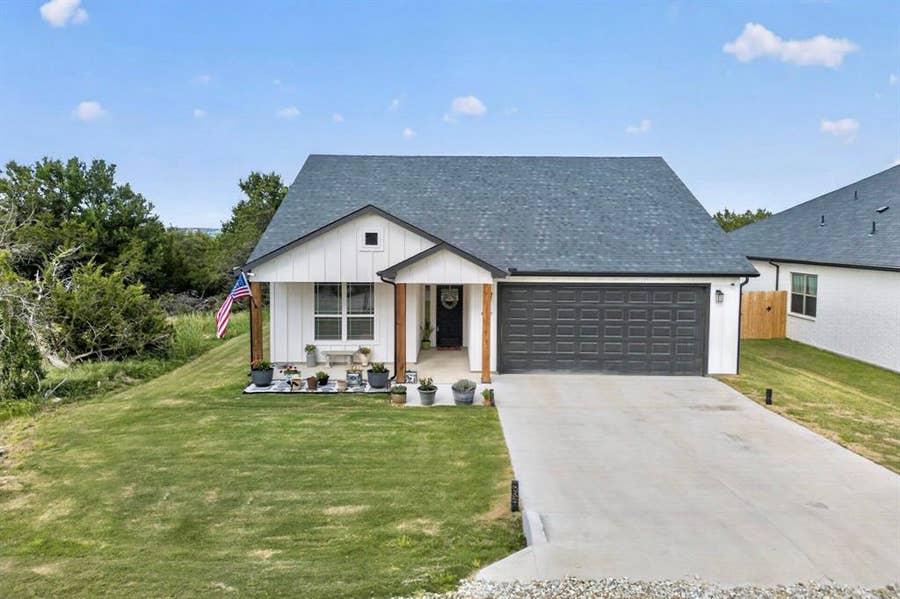 Property photo for 4605 Eagle Nest Court, Granbury, TX