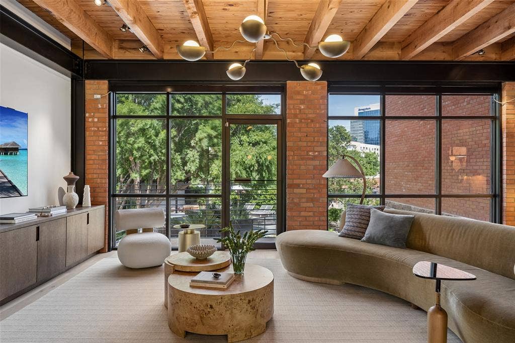 2911 Magnolia Hill Court, Dallas, TX 75201 2911 Magnolia Hill Court, Dallas, TX 75201