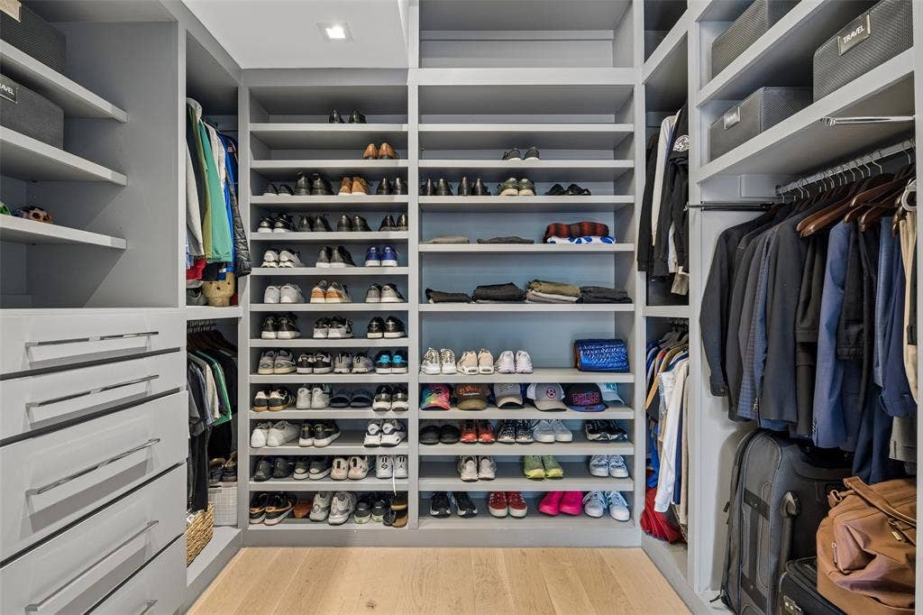 2911 Magnolia Hill Court, Dallas, TX 75201 His Closet