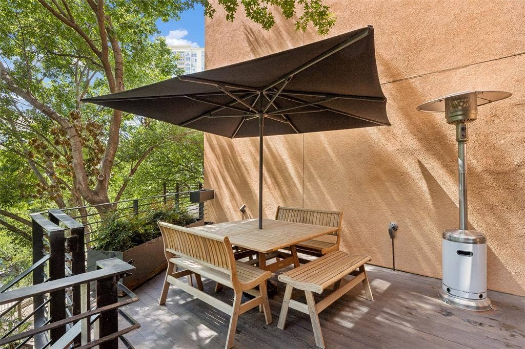 2911 Magnolia Hill Court, Dallas, TX 75201 Walkout Upper Deck