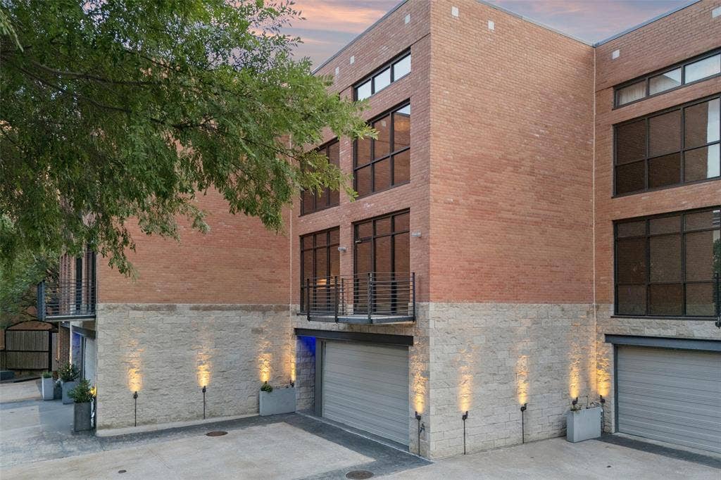 2911 Magnolia Hill Court, Dallas, TX 75201 2911 Magnolia Hill Court, Dallas, TX 75201