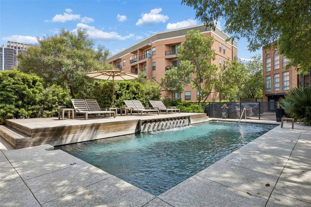 2911 Magnolia Hill Court, Dallas, TX 75201 Community Pool