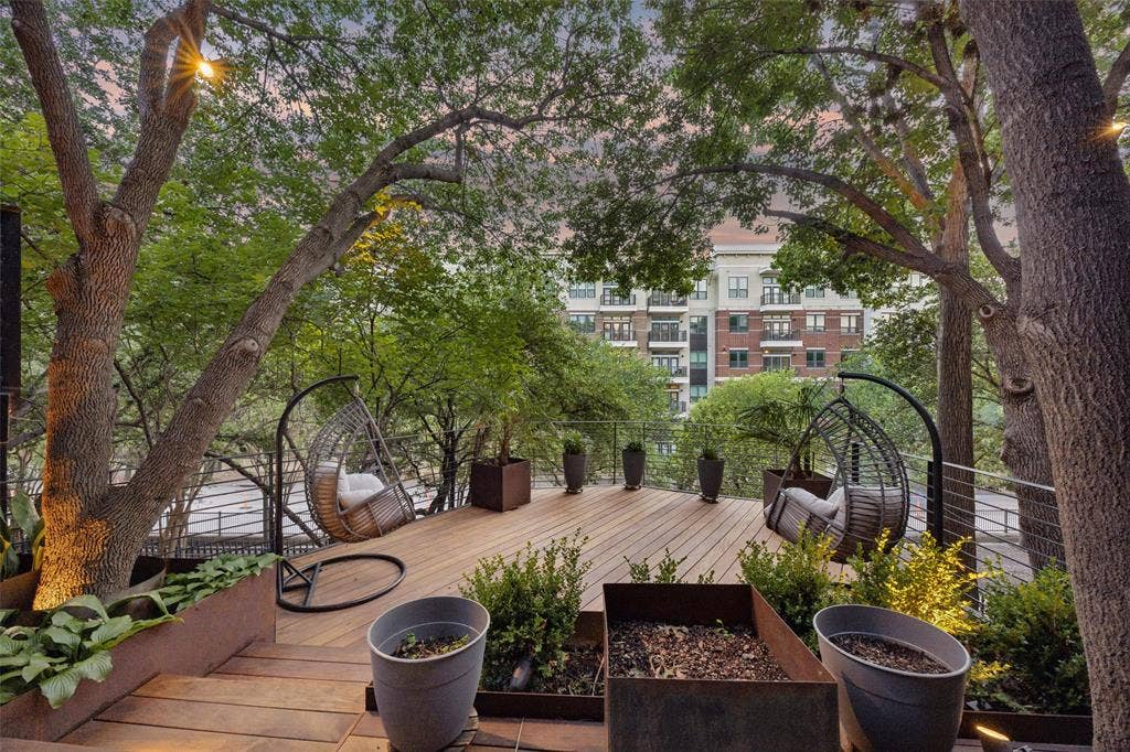 2911 Magnolia Hill Court, Dallas, TX 75201 Lower Deck