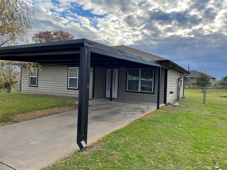Property photo for 3204 Highview Court, Granbury, TX