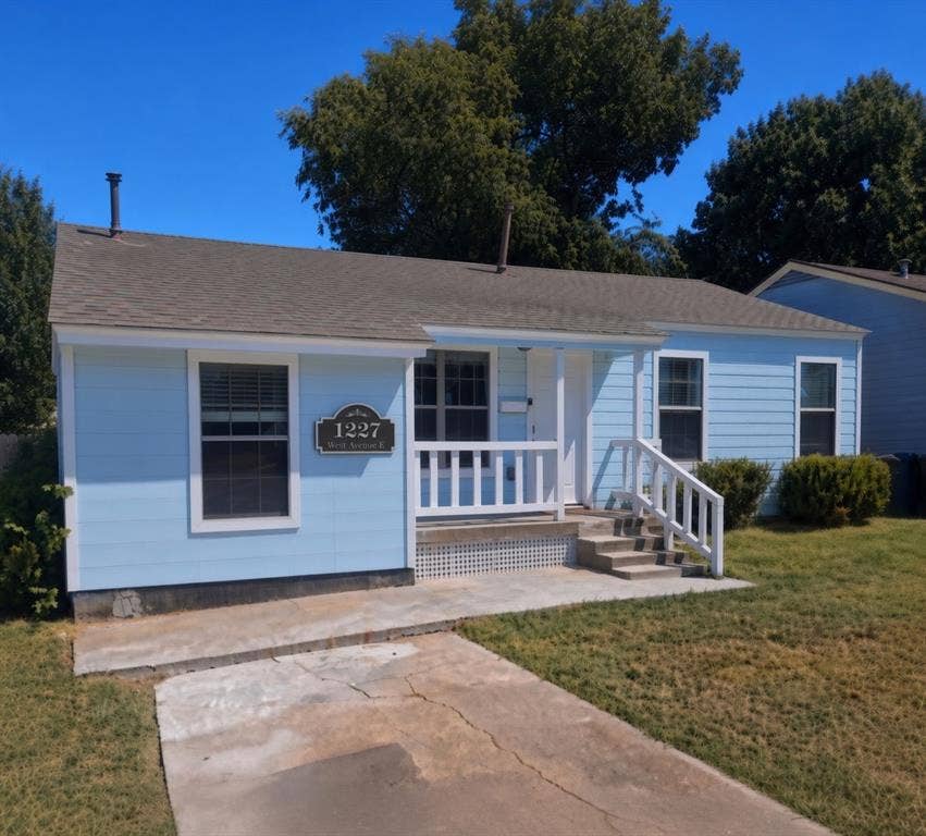 Property photo for 1227 W Avenue Avenue E, Garland, TX