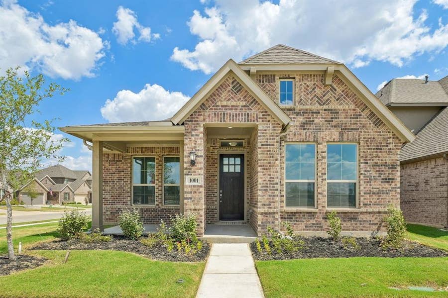 Property photo for 1001 Tarryhill Drive, Crowley, TX
