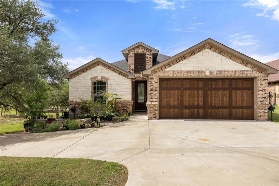 Property photo for 8828 Sundance Place Court, Granbury, TX