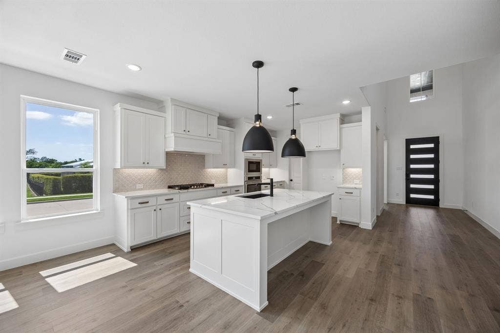 4211 Rosita Lane, Prosper, TX 75078 Featuring outstanding space, storage and style, this dream kitchen has it all!
