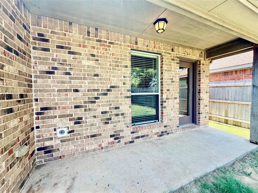 Property photo for 921 Raleigh Path Road, Denton, TX