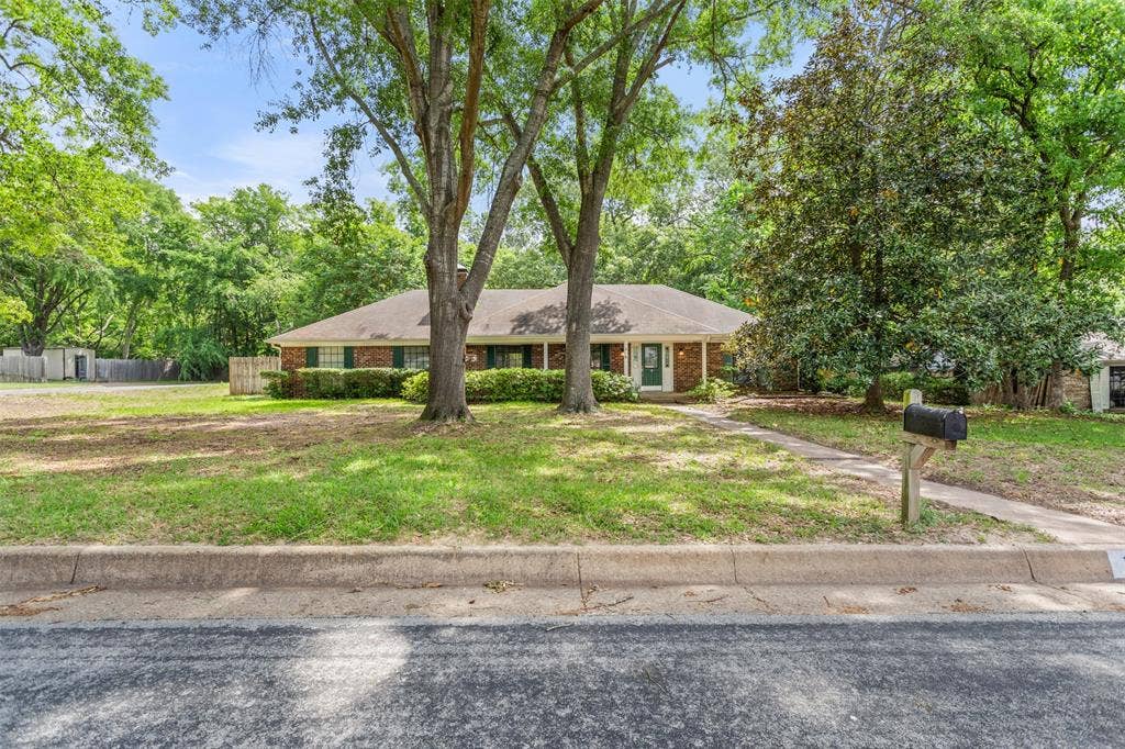 15049 Northwood Drive, Tyler, TX 75703 15049 Northwood Drive, Tyler, TX 75703