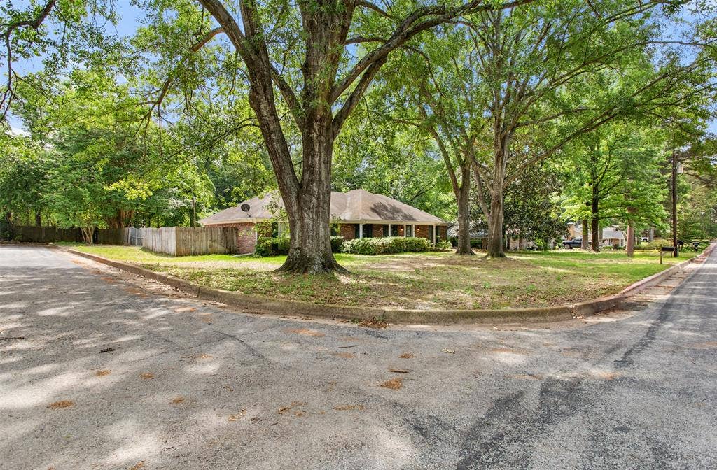 15049 Northwood Drive, Tyler, TX 75703 15049 Northwood Drive, Tyler, TX 75703