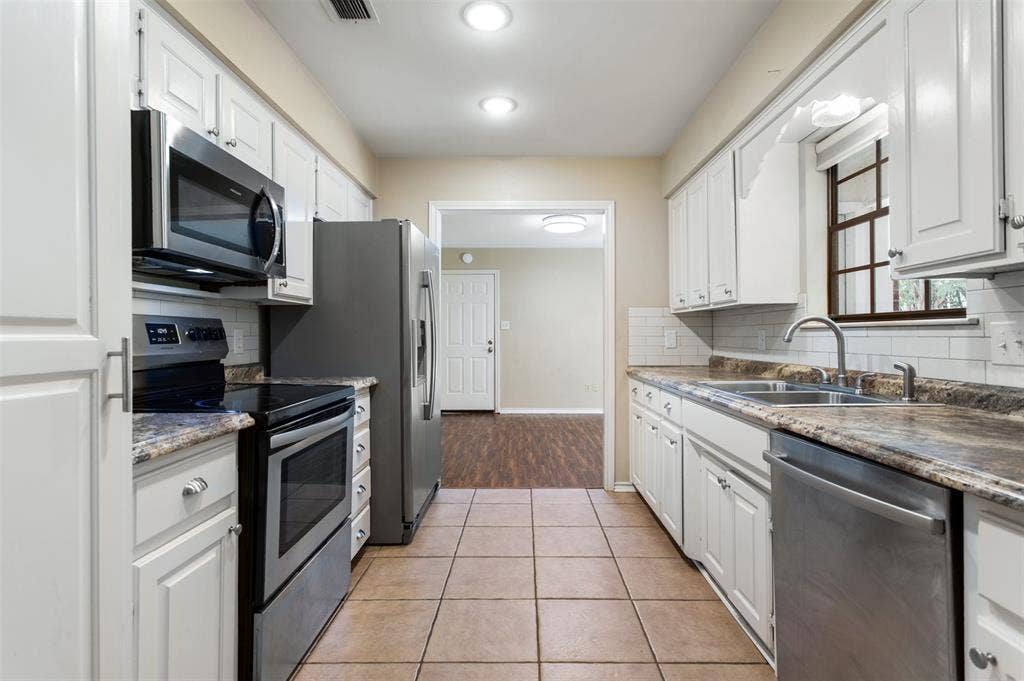 15049 Northwood Drive, Tyler, TX 75703 15049 Northwood Drive, Tyler, TX 75703