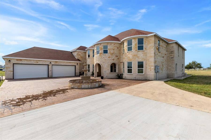 Property photo for 241 Gentry Road, Ennis, TX